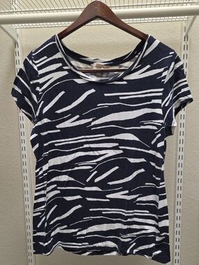 Banana Republic Navy and White Zebra Print Short Sleeve Tee